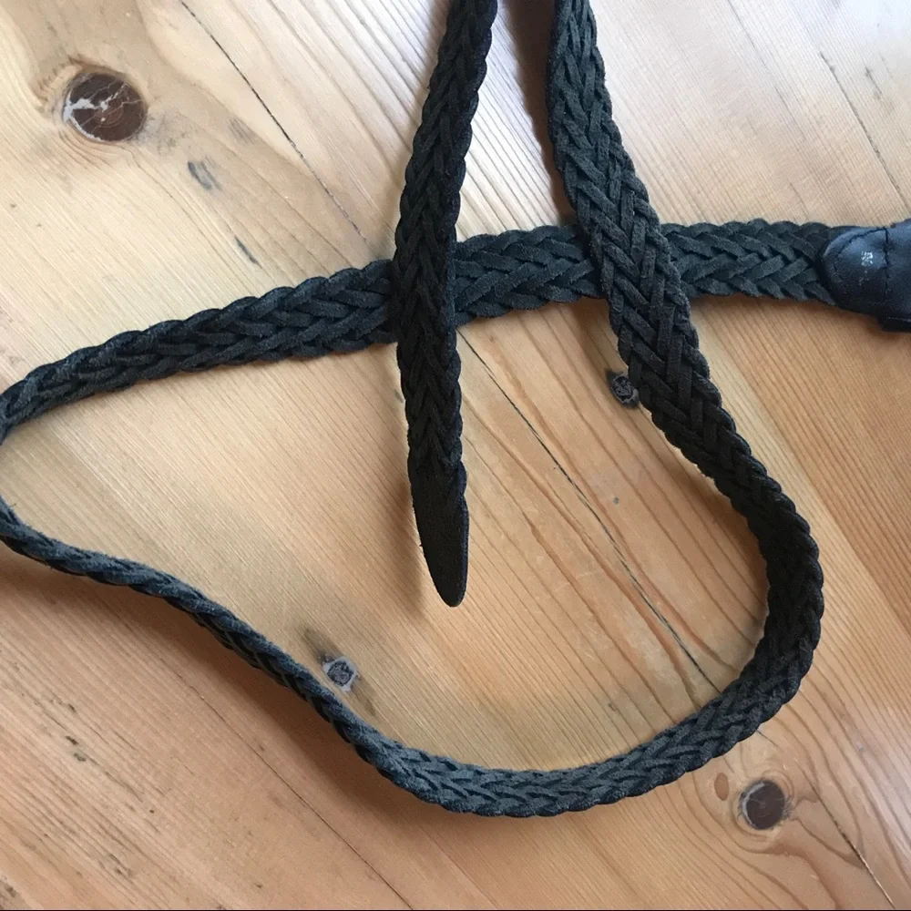 M-L Black Leather Woven Argentina Leather Belt EUC 41”